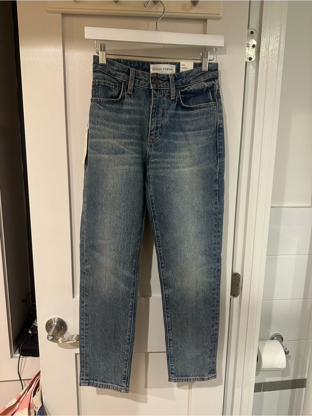 NWT Denim Forum Geena Hi-Rise Straight Ankle Jean